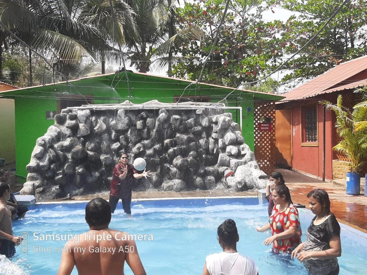 Resort Nisarg Shrushti Farmhouse *